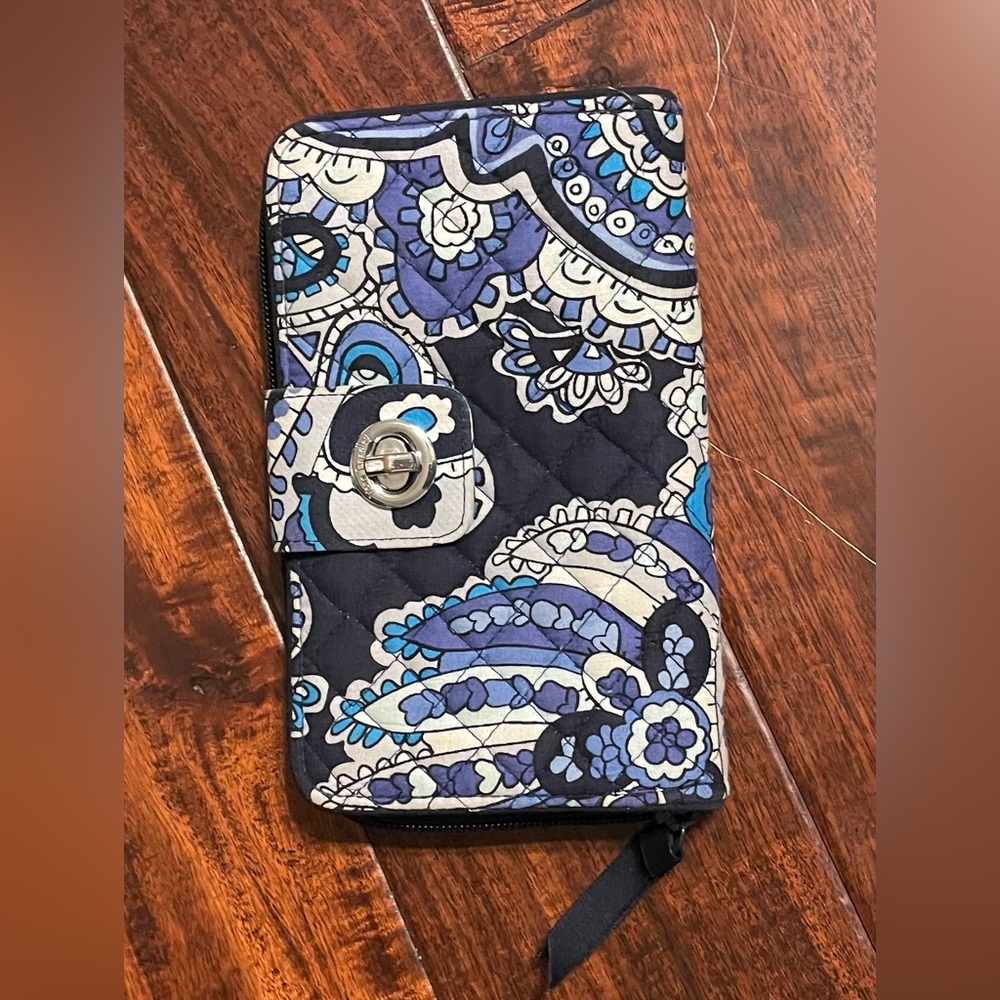 Vera Bradley Turnlock Wallet - VGUC